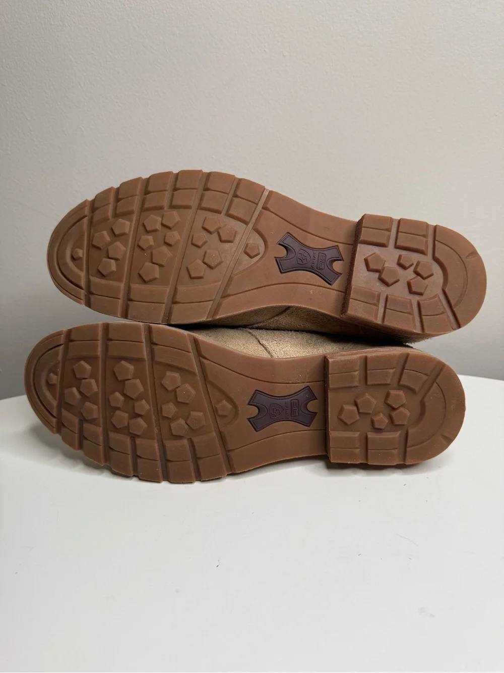 Ariat Beige Suede Chukka Boots size 10